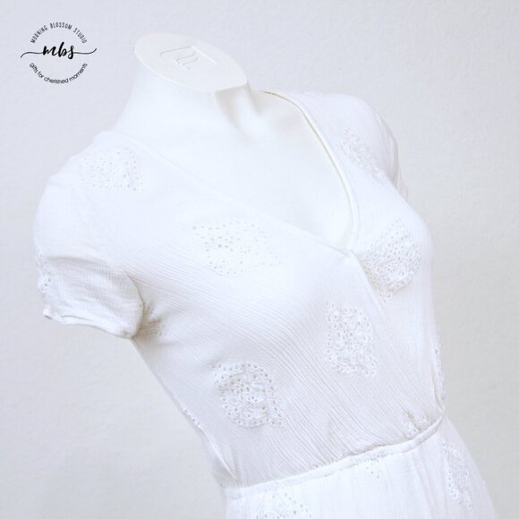 Illa Illa Embroidered Eyelet Surplice Tie Back Short Sleeve Romper White Women M - Picture 6 of 10